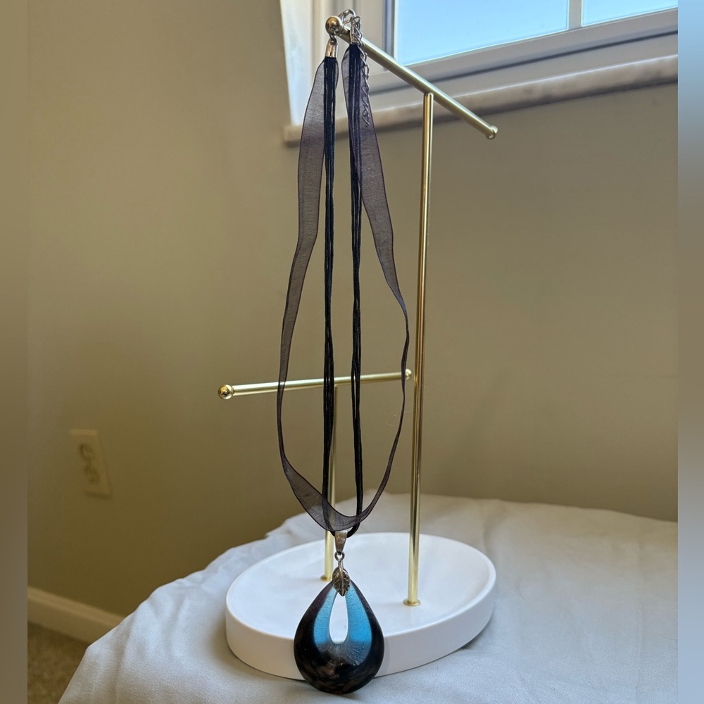 Chic Black and Blue Teardrop Pendant Necklace